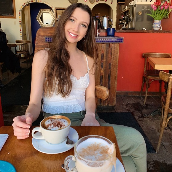 Meet your Posher, Tania - Picture 1 of 6